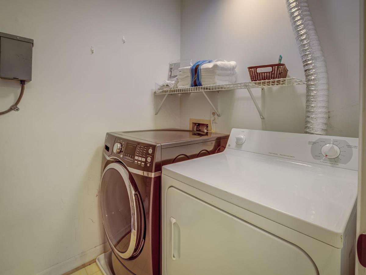  | Cheerful 3 bedroom 2.5 bath. 1 KING bed 2 queens