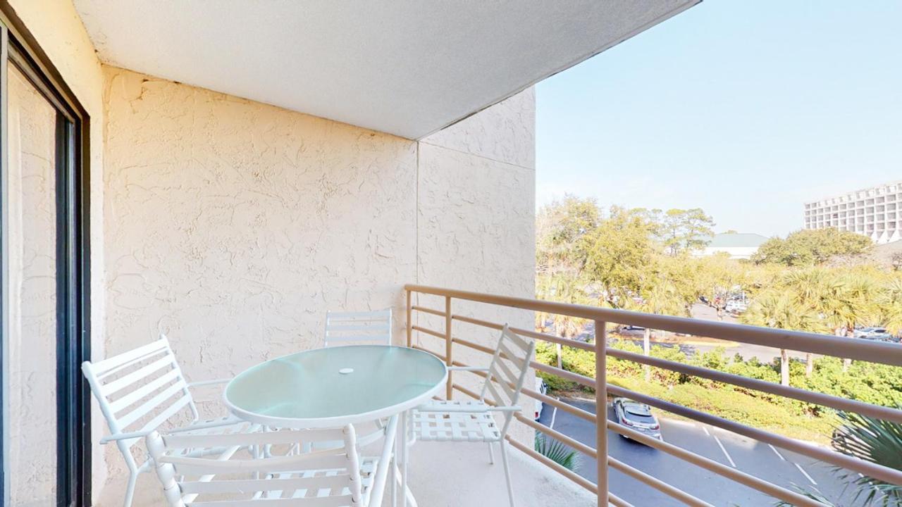 | 2318 Villamare