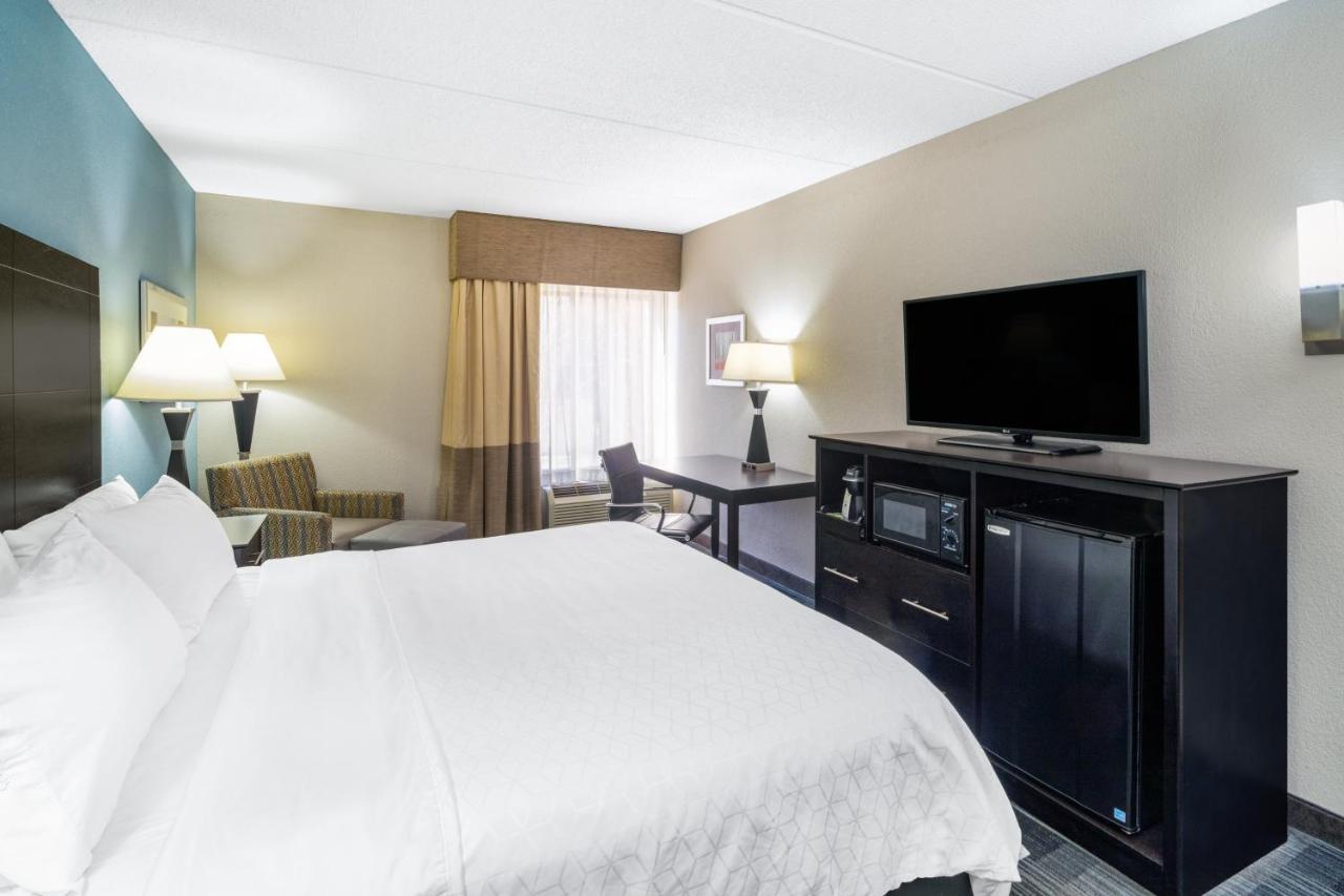 King Room - Non-Smoking at Holiday Inn Express Forsyth by IHG
