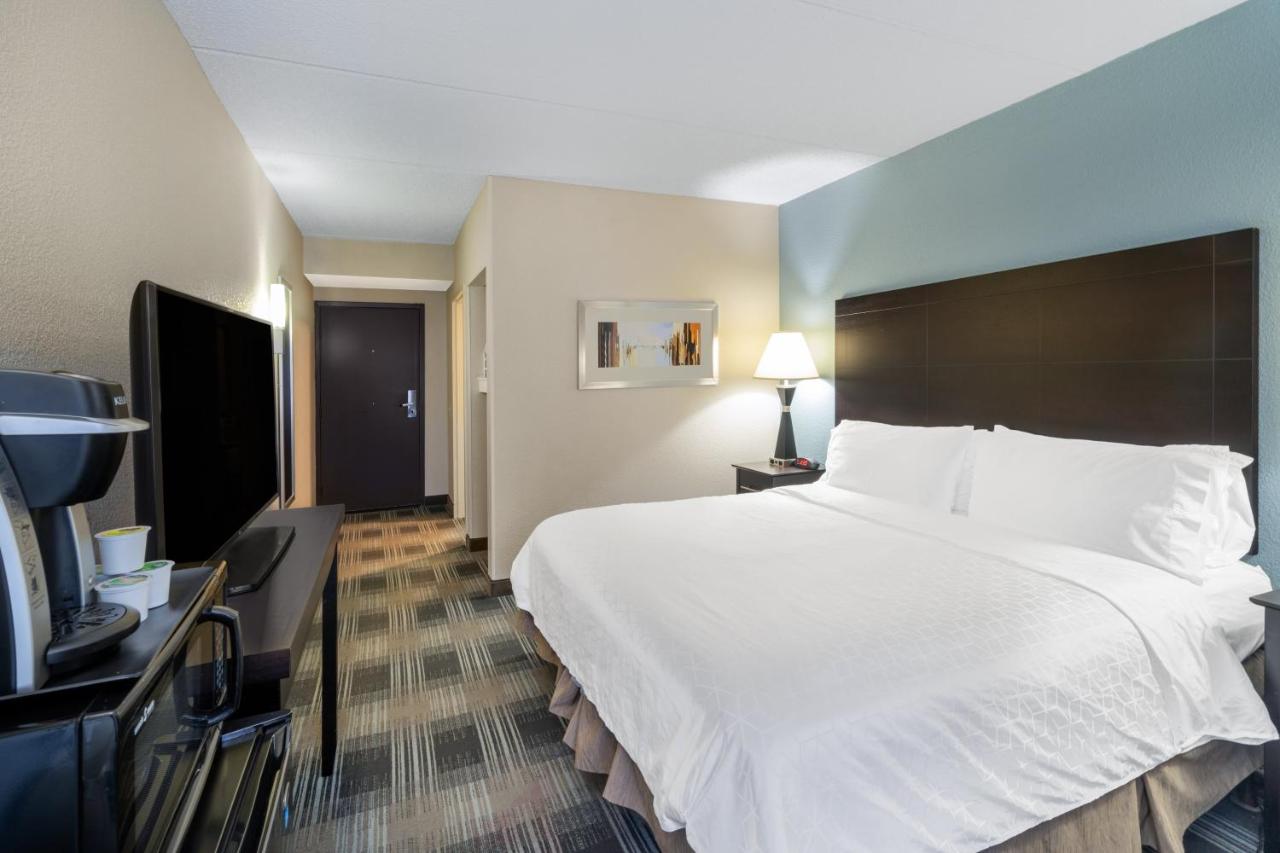 King Room - Non-Smoking at Holiday Inn Express Forsyth by IHG