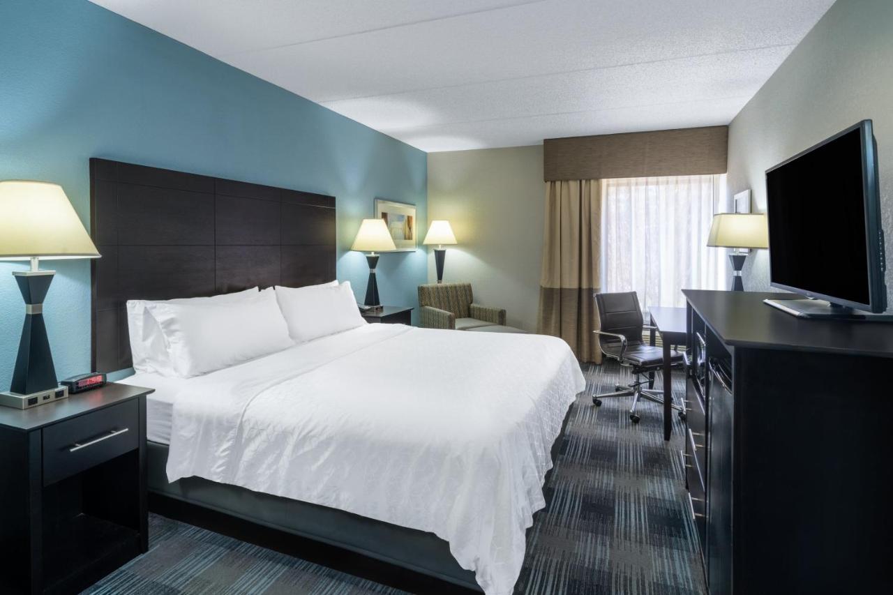 King Room - Non-Smoking at Holiday Inn Express Forsyth by IHG