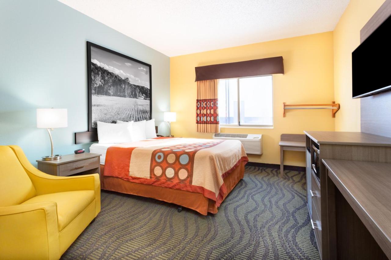 1 Queen Bed, Mobility Accessible Room, Non-Smoking  at Super 8 by Wyndham Kokomo