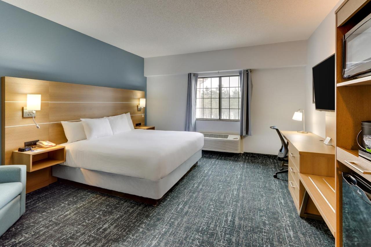 Standard King Room at ParkShore Resort