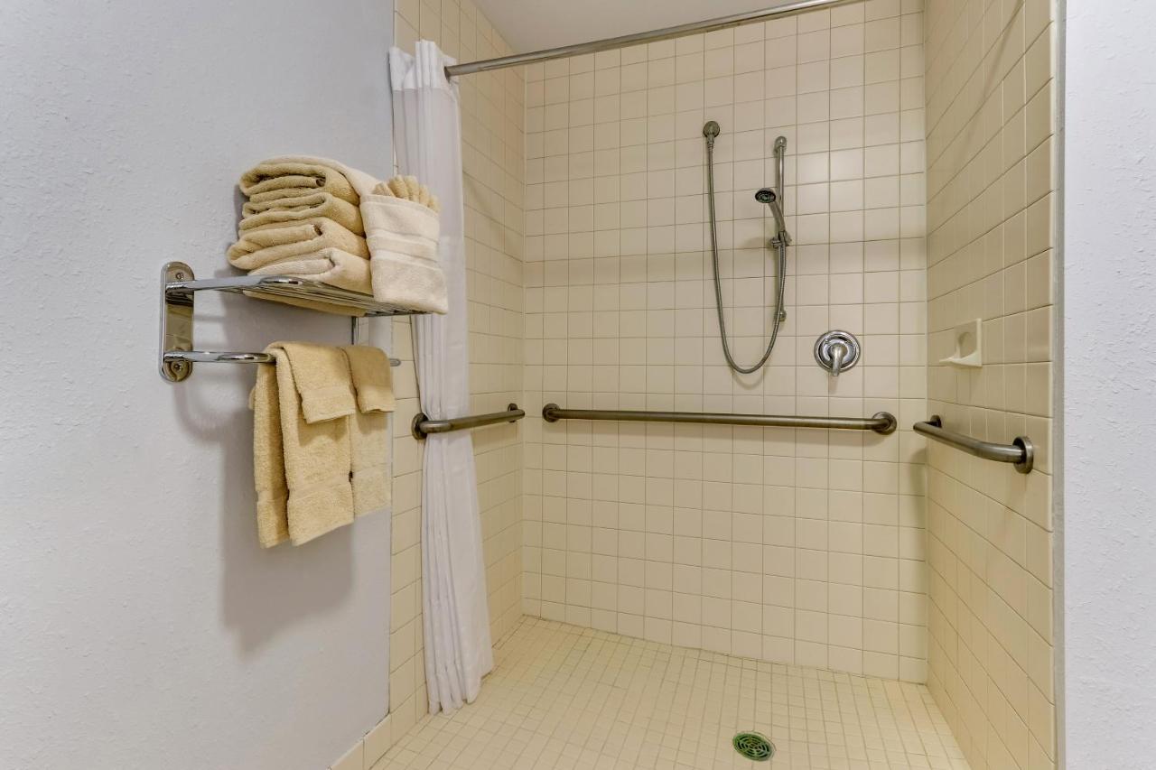 Single Room - Disability Access at ParkShore Resort