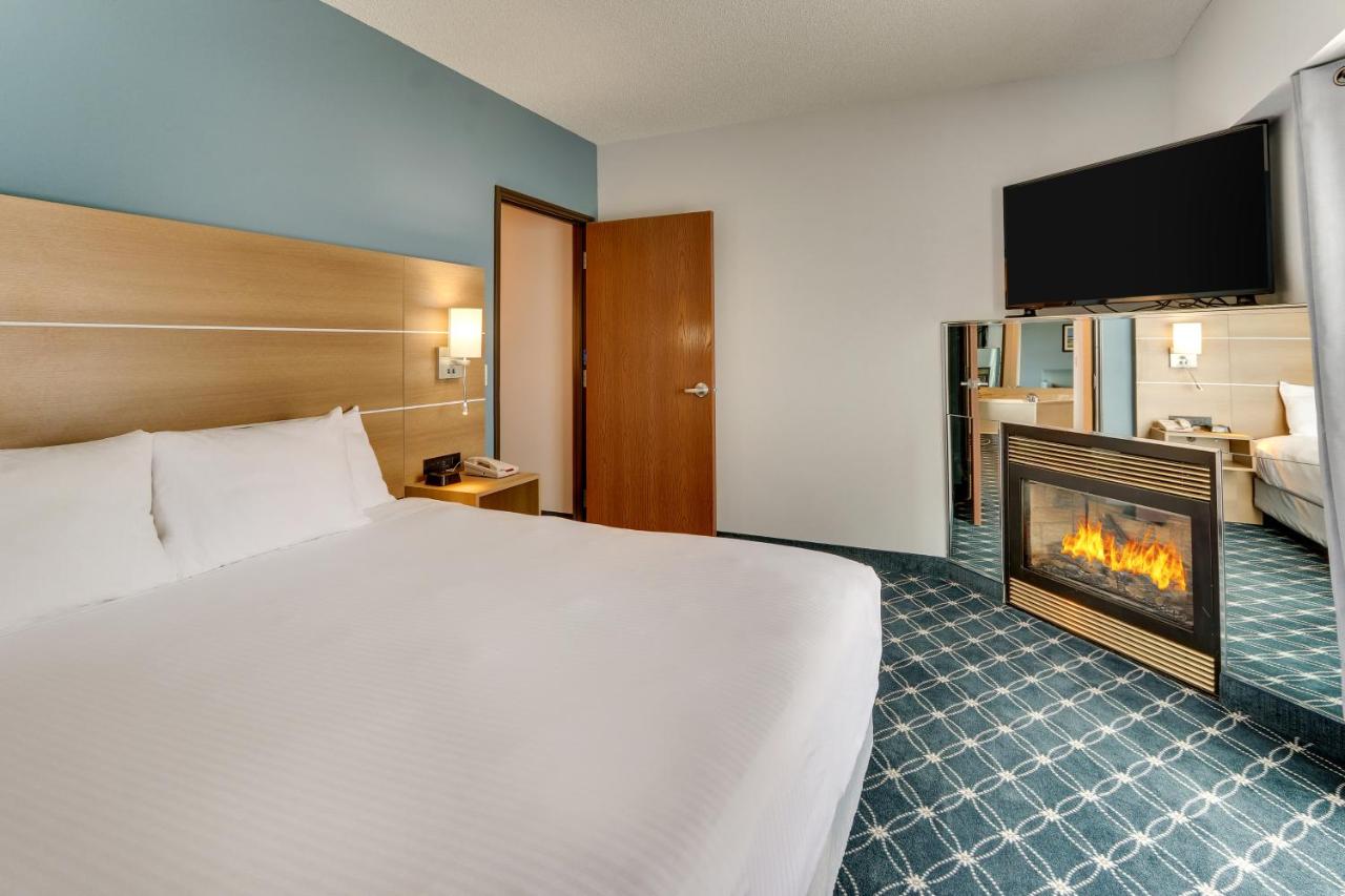 King Suite at ParkShore Resort