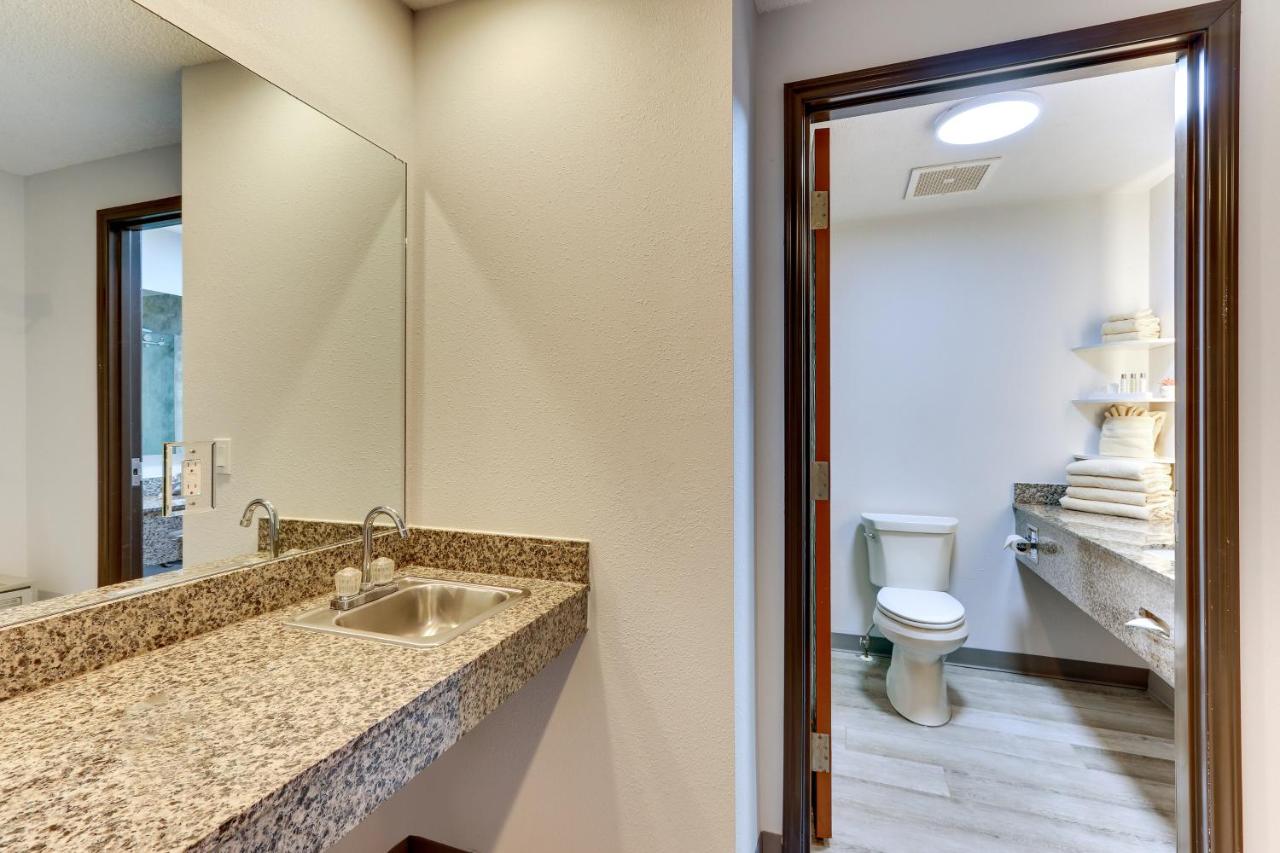 King Suite at ParkShore Resort