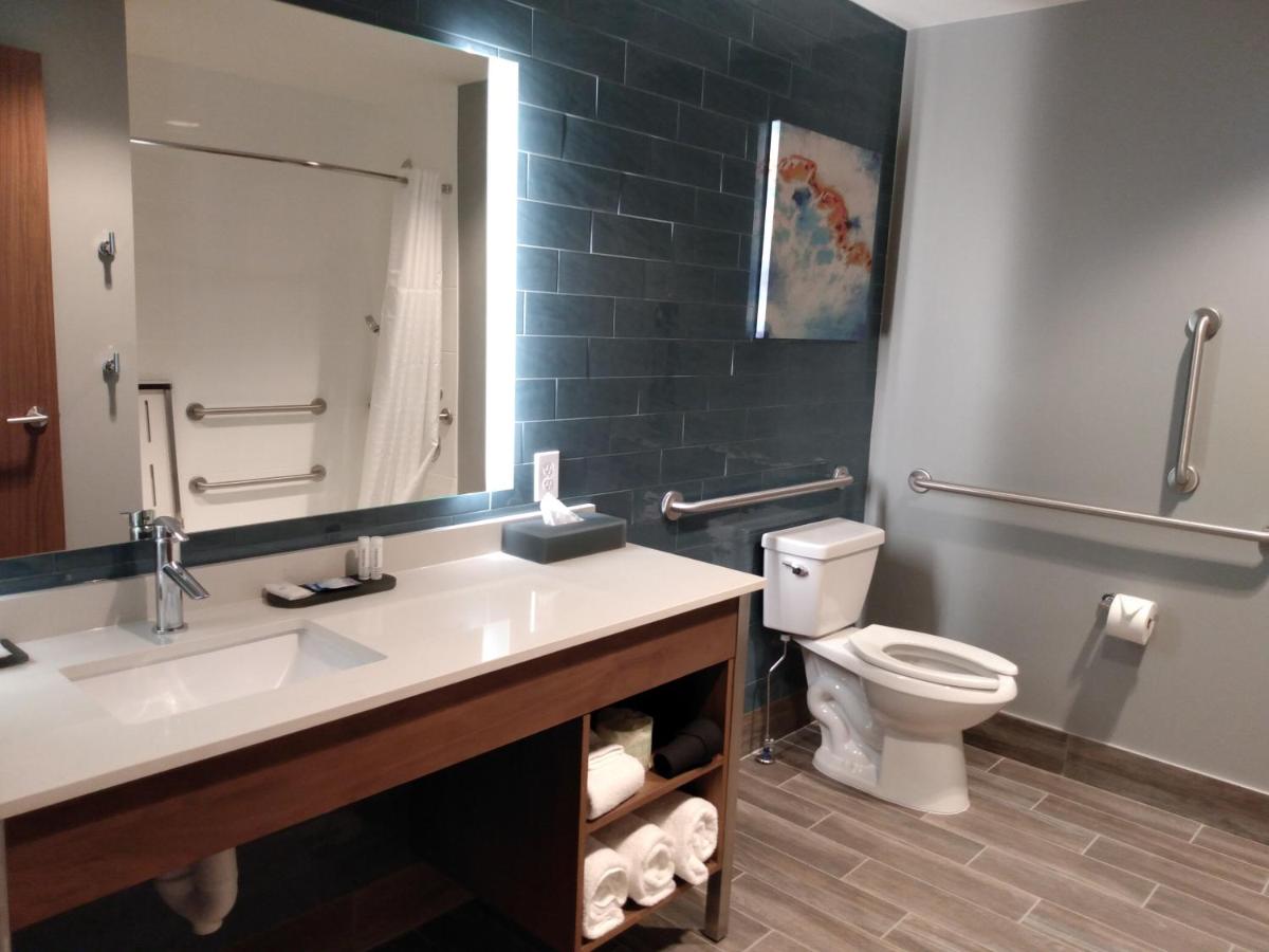Queen Room with Two Queen Beds - Hearing Impaired Access/Non-Smoking at La Quinta Inn & Suites by Wyndham Bardstown