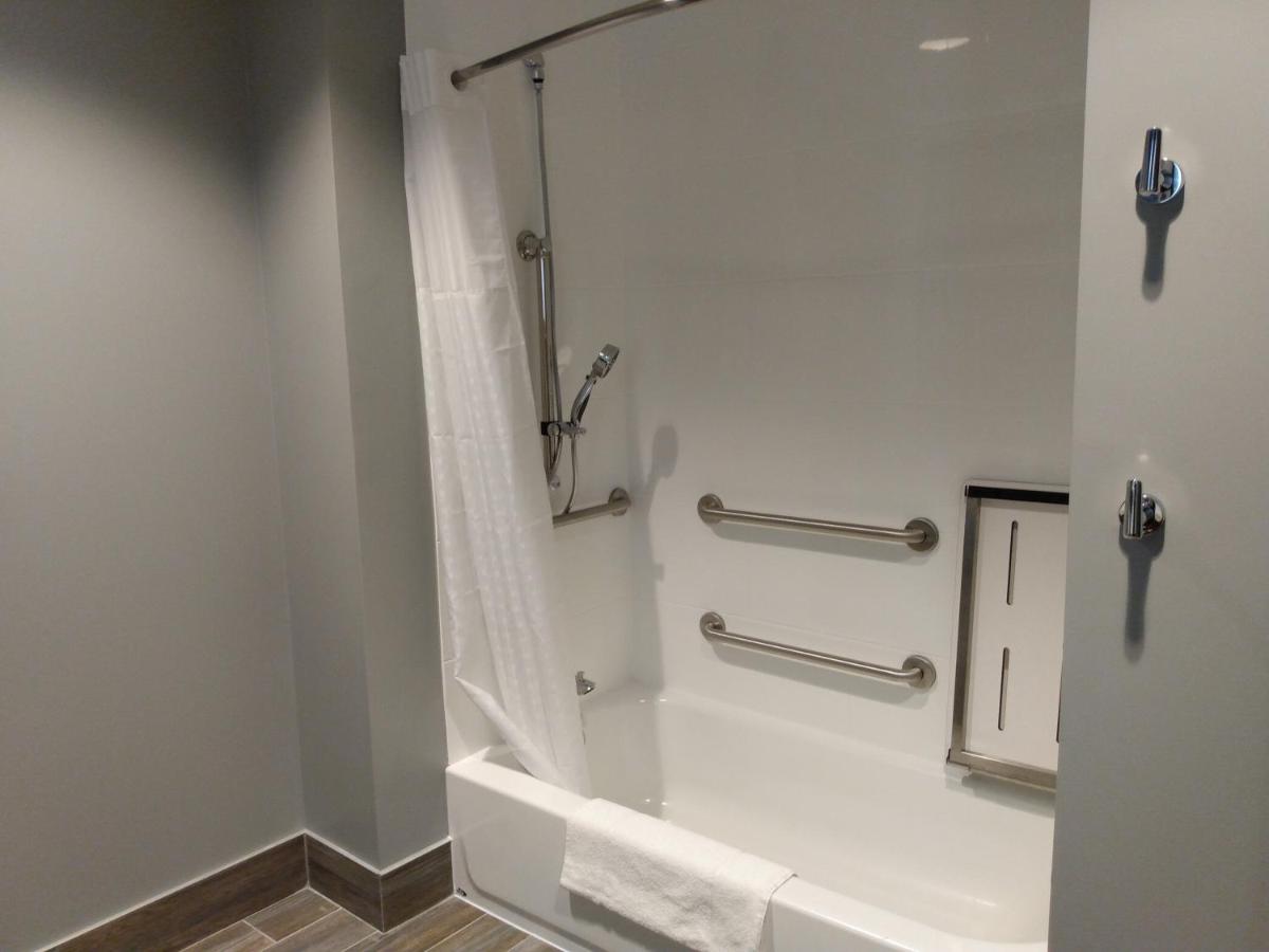 Queen Room with Two Queen Beds - Hearing Impaired Access/Non-Smoking at La Quinta Inn & Suites by Wyndham Bardstown