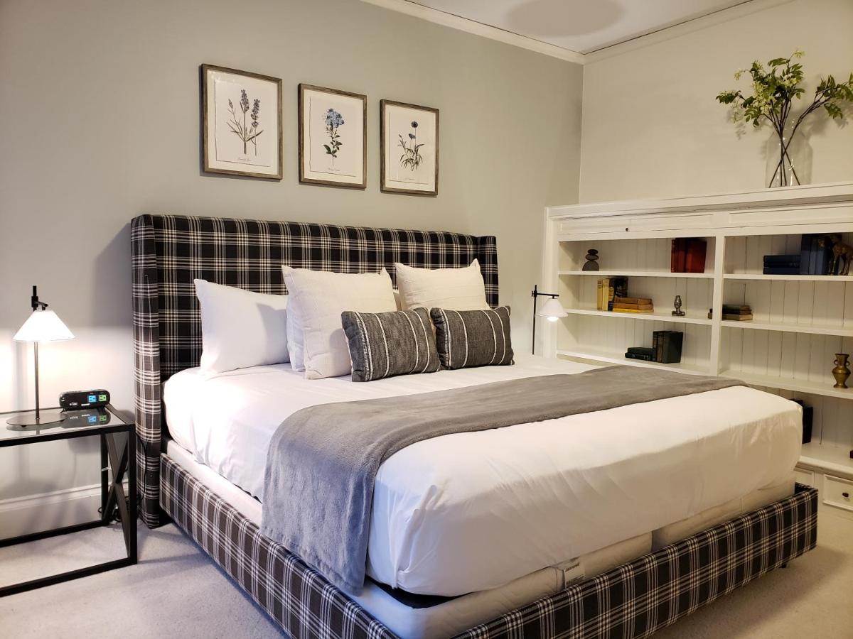 | Hearthside Inn