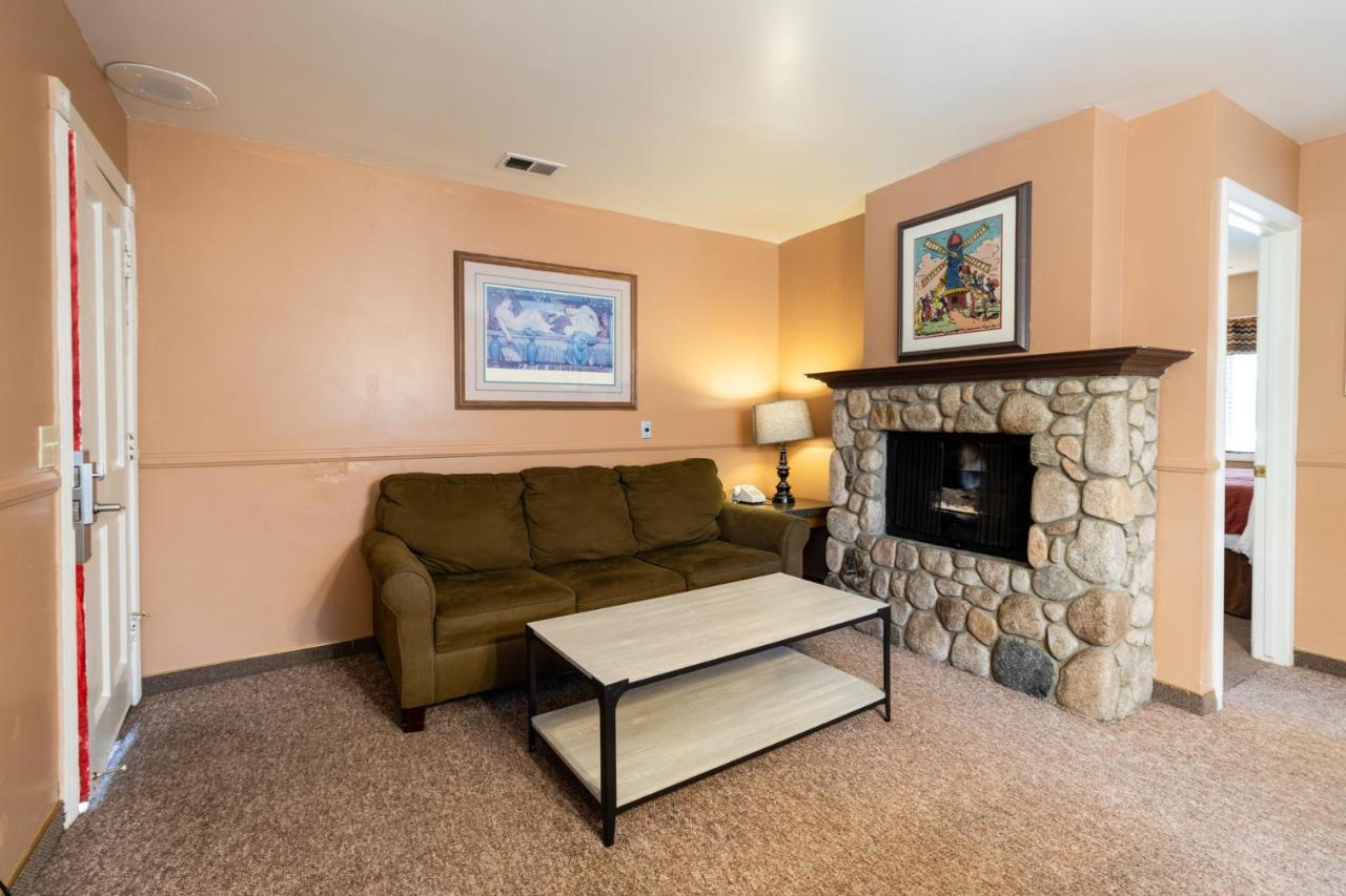 King Suite with Sofa Sleeper or 2 Twin Roll Aways at Saddleback Inn