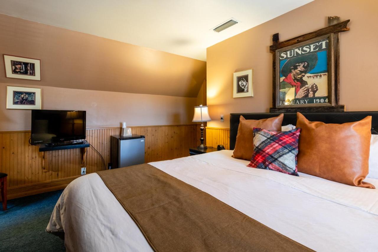 King Room at Saddleback Inn