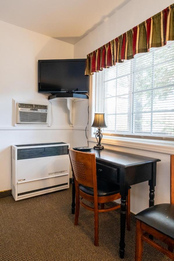King Room at Saddleback Inn