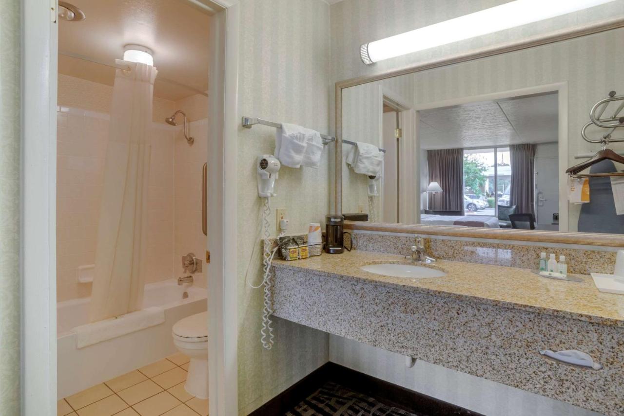 Double Room with Two Double Beds at Quality Inn Fredericksburg near Historic Downtown