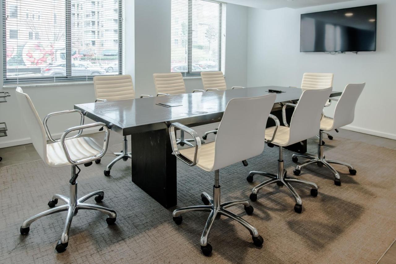 | 2500 Penn, a Placemakr Experience