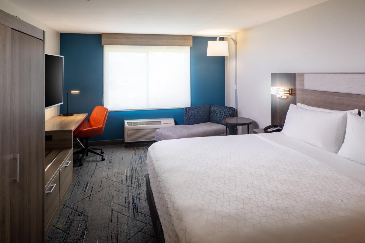 King Room - Non-Smoking at Holiday Inn Express & Suites Los Alamos Entrada Park by IHG