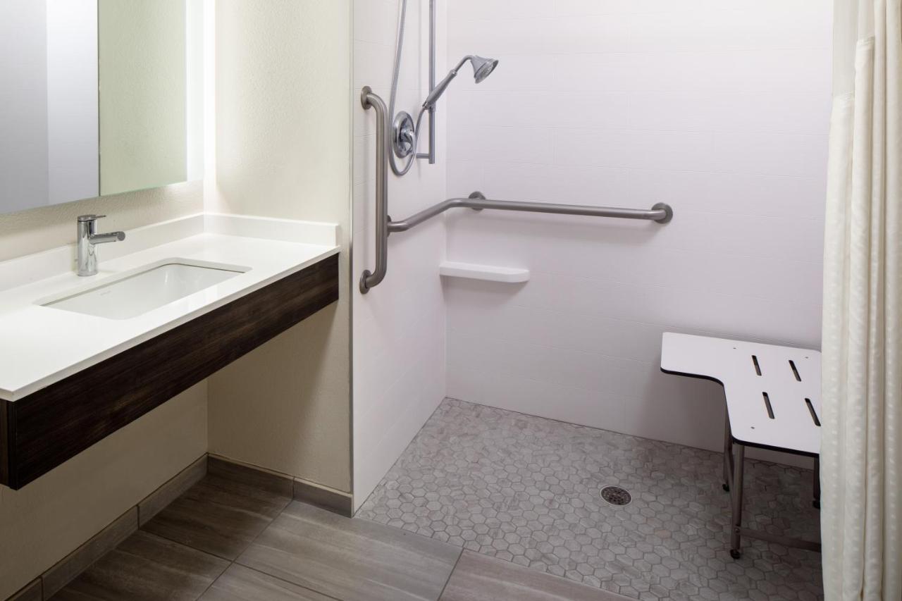 King Room - Mobility Access/Roll in Shower - Non-Smoking at Holiday Inn Express & Suites Los Alamos Entrada Park by IHG