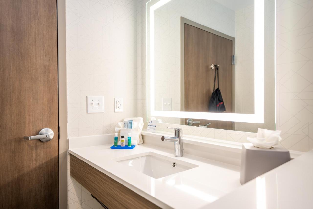  | Holiday Inn Express & Suites Charlottesville, an IHG Hotel