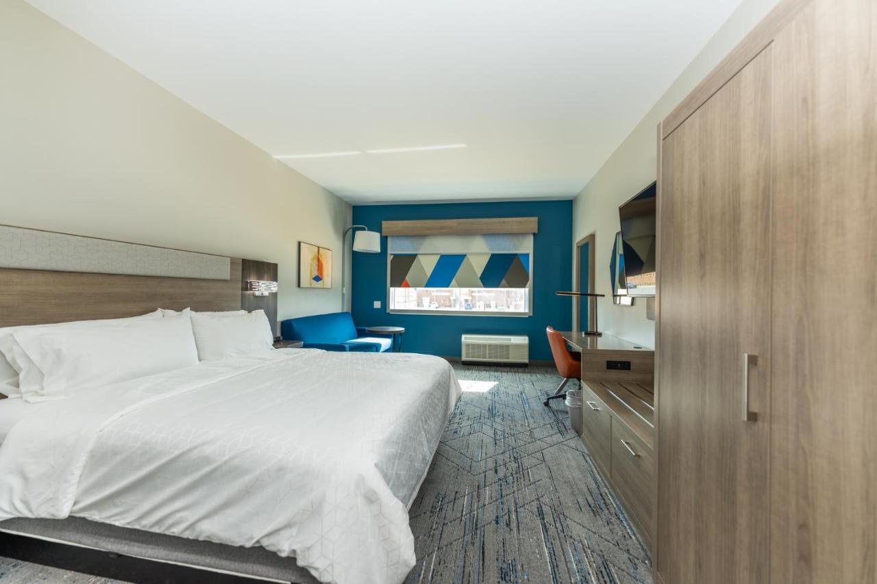 King Room with One King Bed Hearing Accessible - Non-Smoking at Holiday Inn Express & Suites Charlottesville by IHG