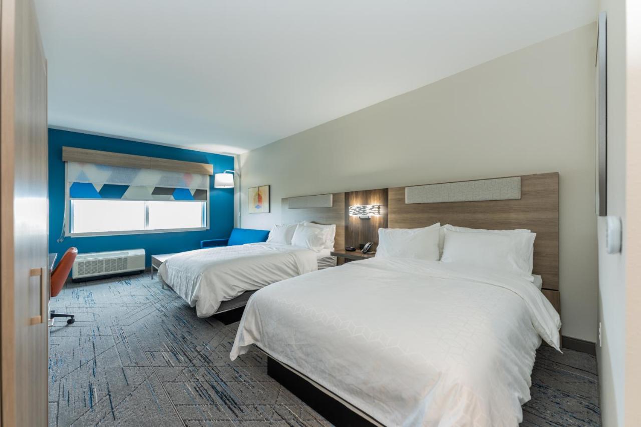 Queen Room with Two Queen Beds - Non-Smoking at Holiday Inn Express & Suites Charlottesville by IHG