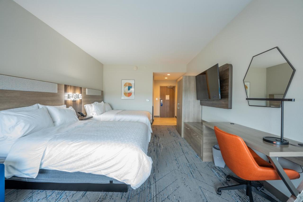 Queen Room with Two Queen Beds - Hearing Accessible/Non-Smoking at Holiday Inn Express & Suites Charlottesville by IHG