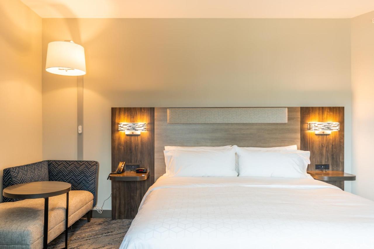 King Suite with Hearing Accessability at Holiday Inn Express & Suites Charlottesville by IHG