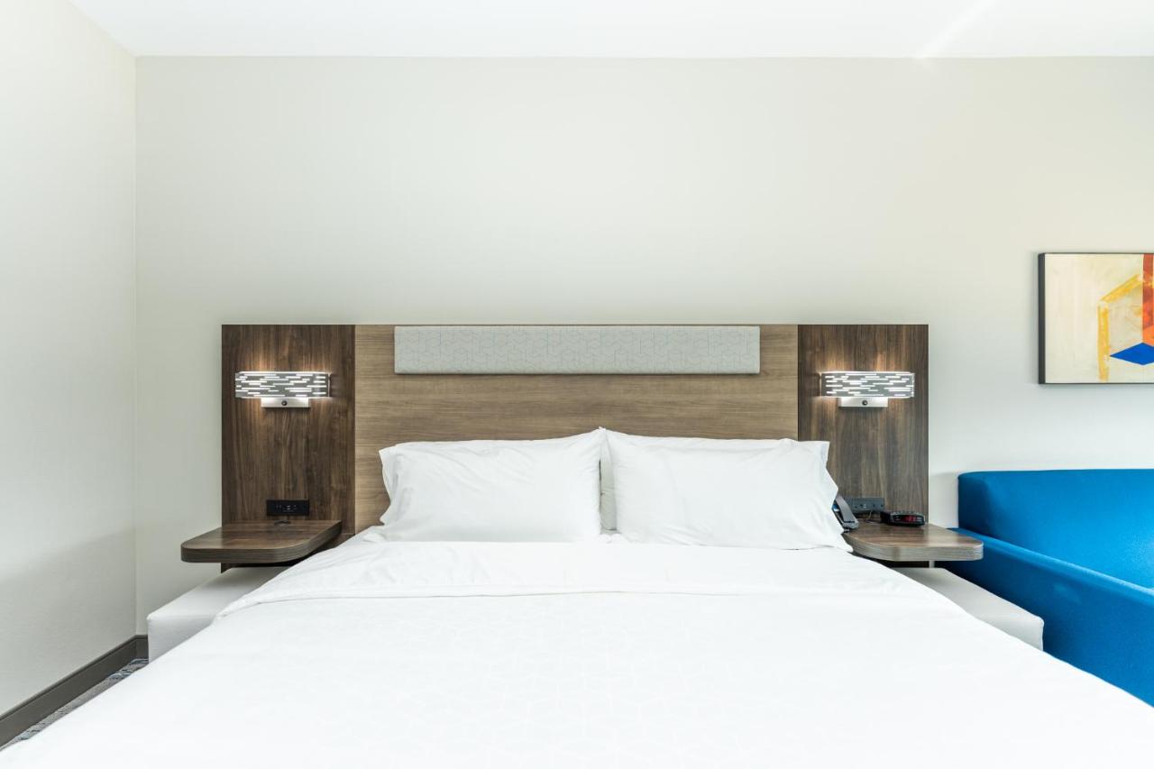 King Room with One King Bed Hearing Accessible - Non-Smoking at Holiday Inn Express & Suites Charlottesville by IHG