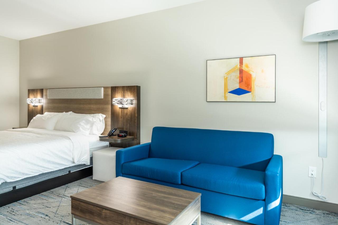 King Room with One King Bed Hearing Accessible - Non-Smoking at Holiday Inn Express & Suites Charlottesville by IHG