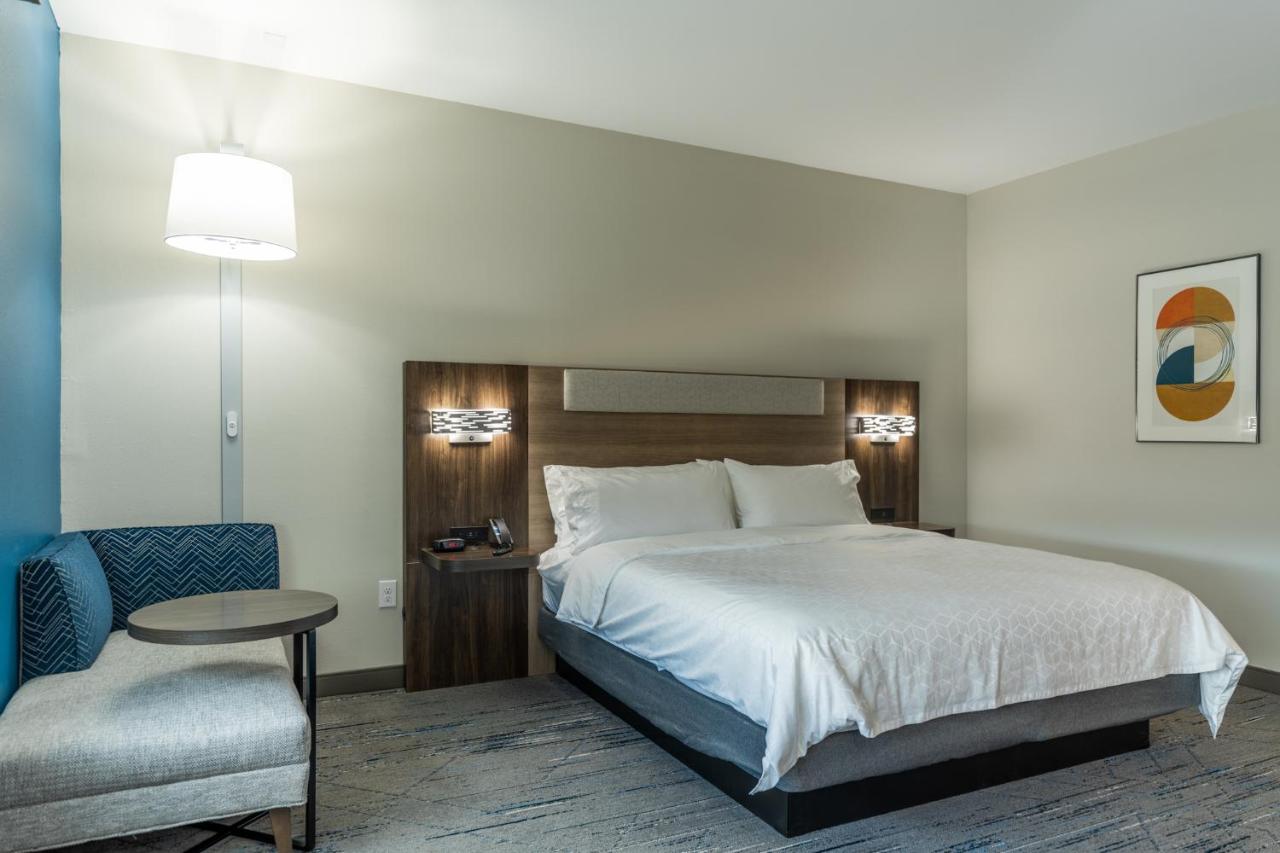Premium Corner King Room - Non-Smoking at Holiday Inn Express & Suites Charlottesville by IHG