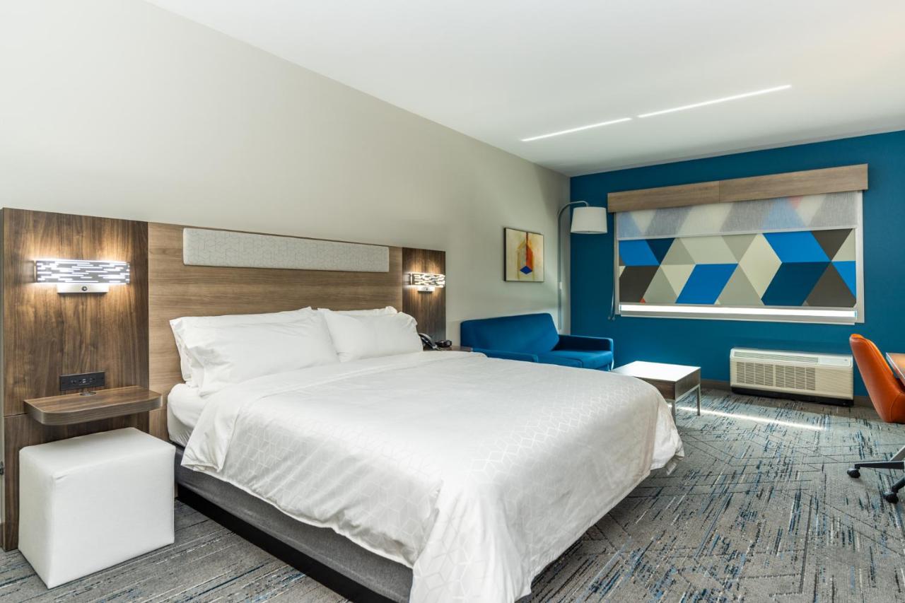 Standard King Room - Non-Smoking at Holiday Inn Express & Suites Charlottesville by IHG