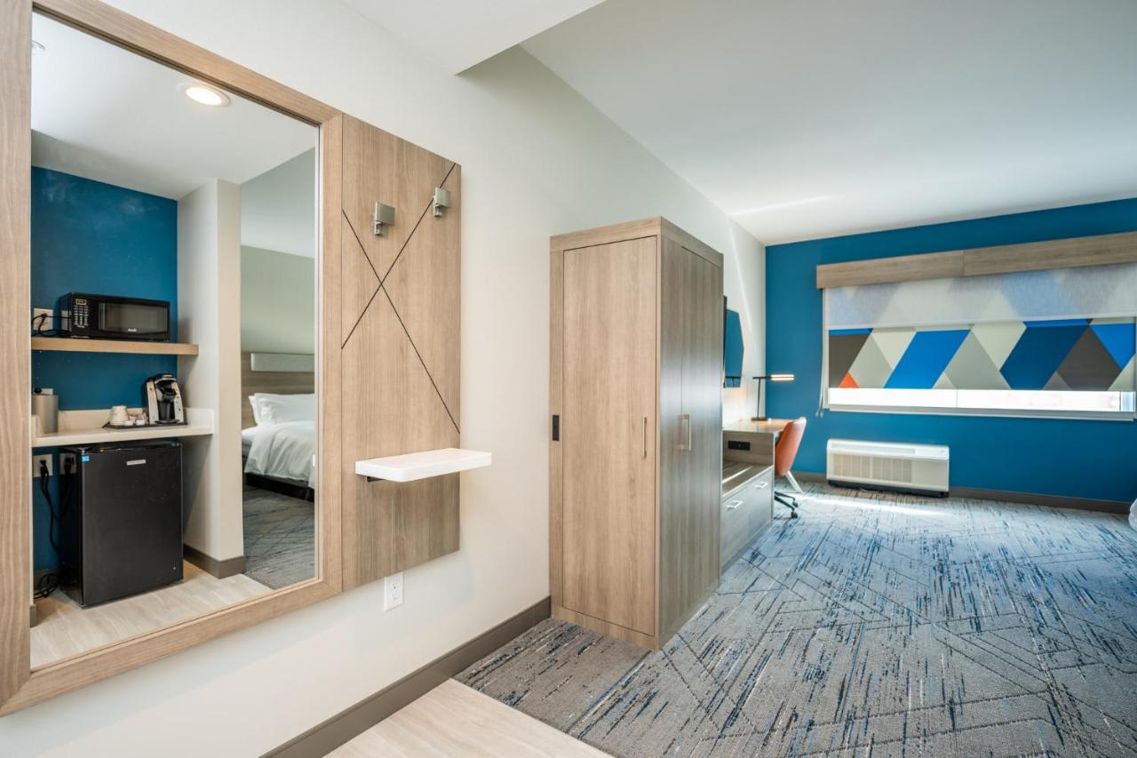 King Suite with Hearing Accessability at Holiday Inn Express & Suites Charlottesville by IHG