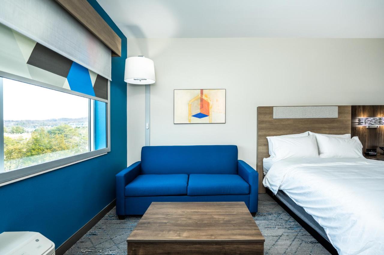 Queen Room with Two Queen Beds - Hearing Accessible/Non-Smoking at Holiday Inn Express & Suites Charlottesville by IHG
