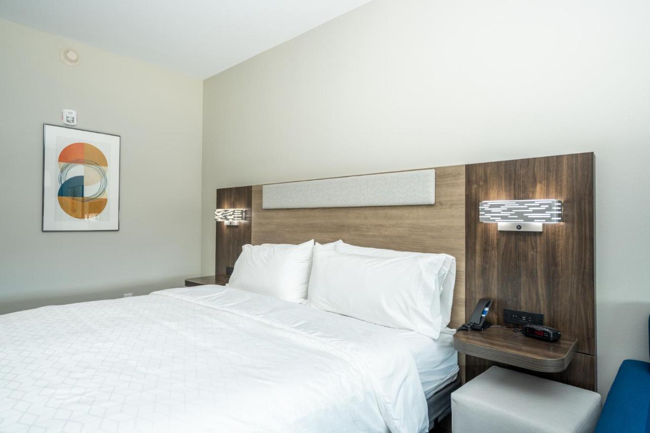 King Room with One King Bed Hearing Accessible - Non-Smoking at Holiday Inn Express & Suites Charlottesville by IHG
