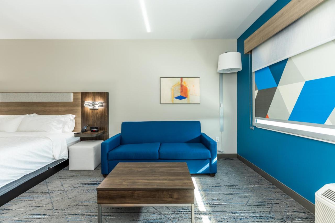 King Room with One King Bed Hearing Accessible - Non-Smoking at Holiday Inn Express & Suites Charlottesville by IHG
