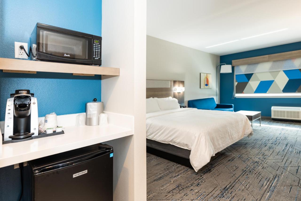 King Room with One King Bed Hearing Accessible - Non-Smoking at Holiday Inn Express & Suites Charlottesville by IHG