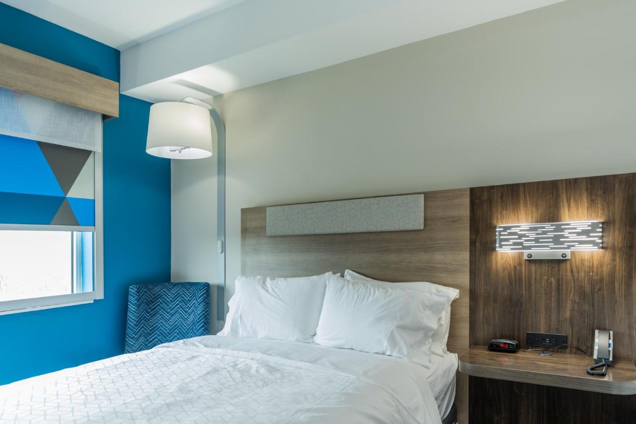 Queen Room with Two Queen Beds - Hearing Accessible/Non-Smoking at Holiday Inn Express & Suites Charlottesville by IHG