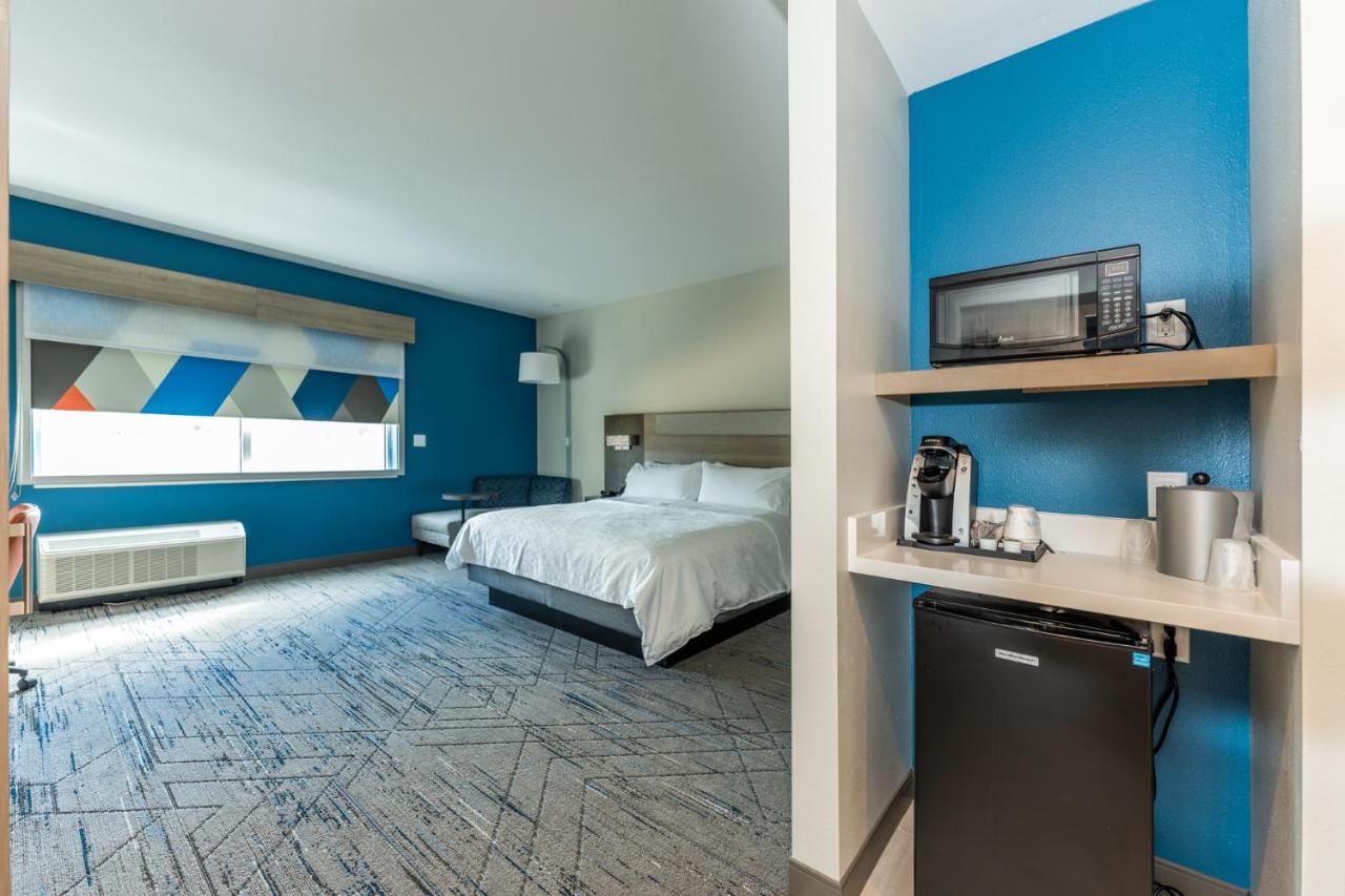 Premium Corner King Room - Non-Smoking at Holiday Inn Express & Suites Charlottesville by IHG
