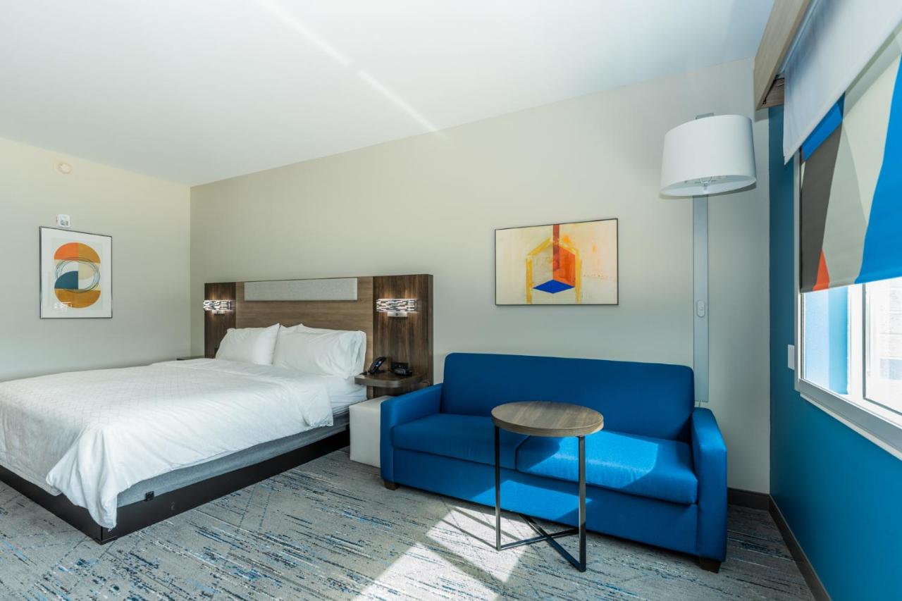 King Room with One King Bed Hearing Accessible - Non-Smoking at Holiday Inn Express & Suites Charlottesville by IHG