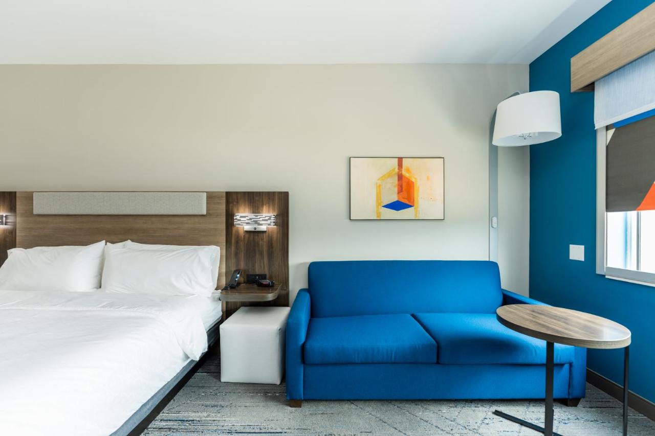 King Room with One King Bed Hearing Accessible - Non-Smoking at Holiday Inn Express & Suites Charlottesville by IHG