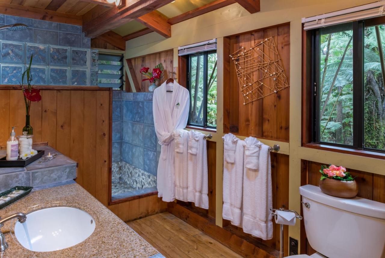 | Volcano Village Lodge