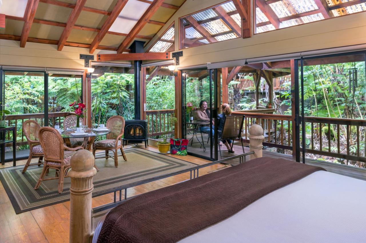 | Volcano Village Lodge