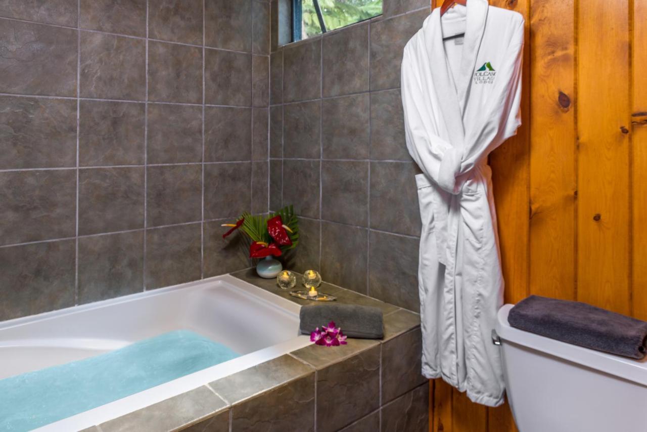| Volcano Village Lodge