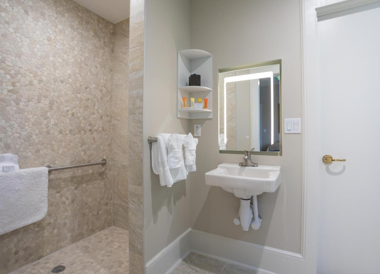 Two-Bedroom Suite at Shangri-La Springs
