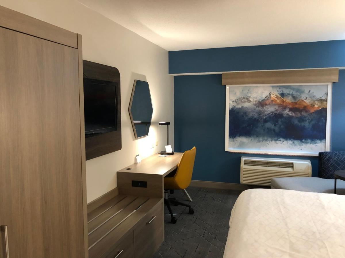 King Room at Holiday Inn Express Hotel & Suites Donegal by IHG