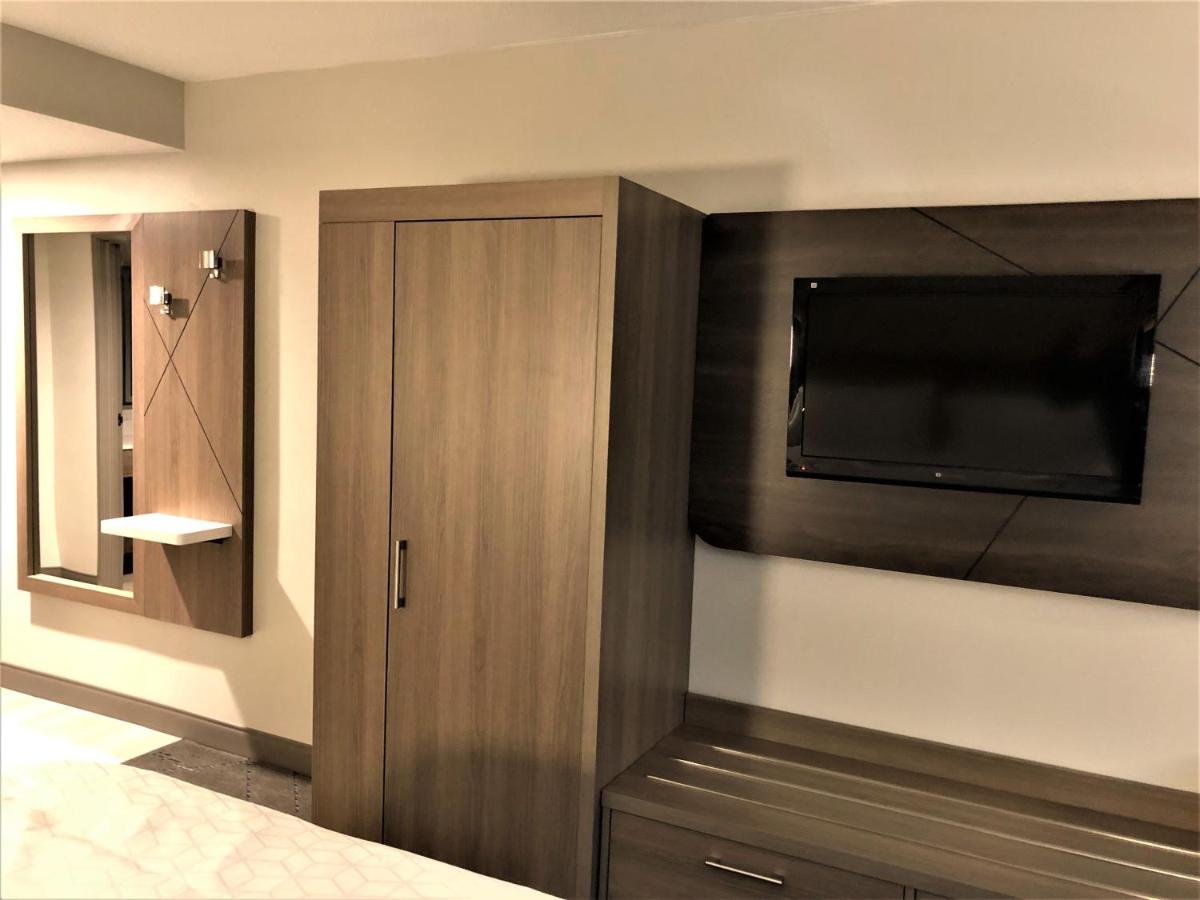 King Room at Holiday Inn Express Hotel & Suites Donegal by IHG