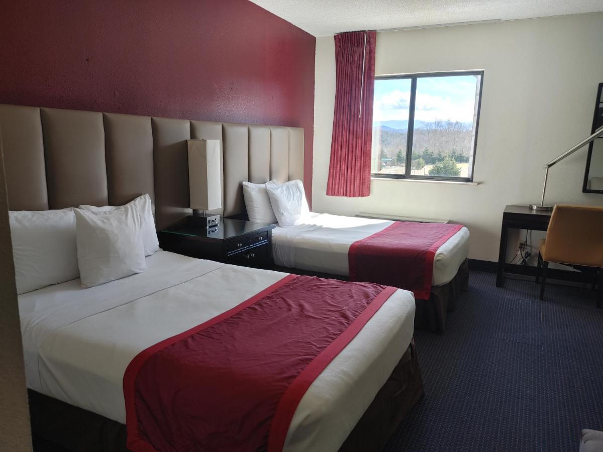 Standard Double Room at Hotel Pigeon Forge