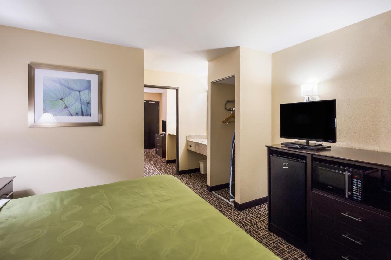King Suite - Non-Smoking at Quality Inn & Suites Caseyville - St. Louis