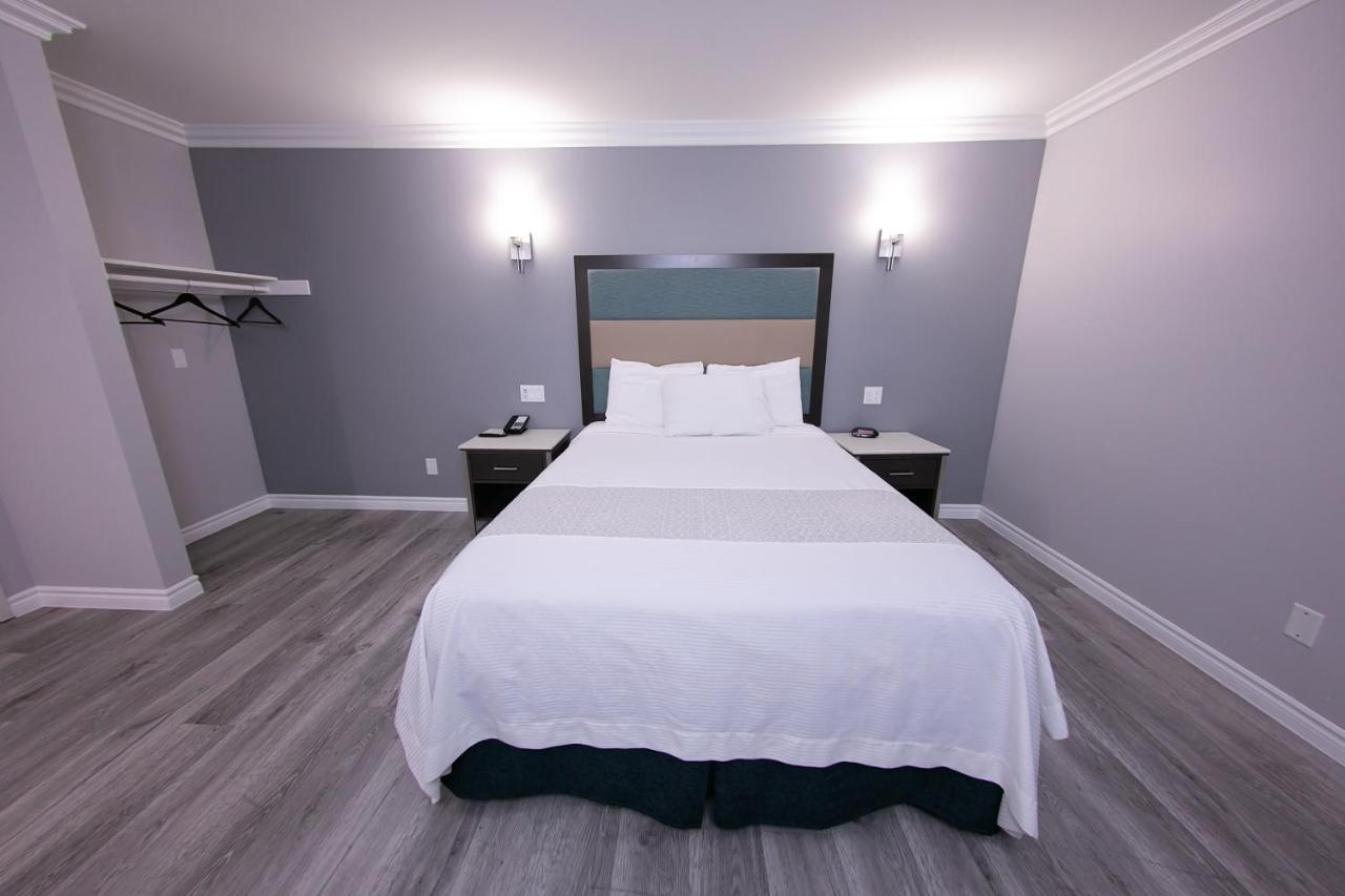 Queen Room - Non-Smoking at Travelodge Inn & Suites by Wyndham West Covina