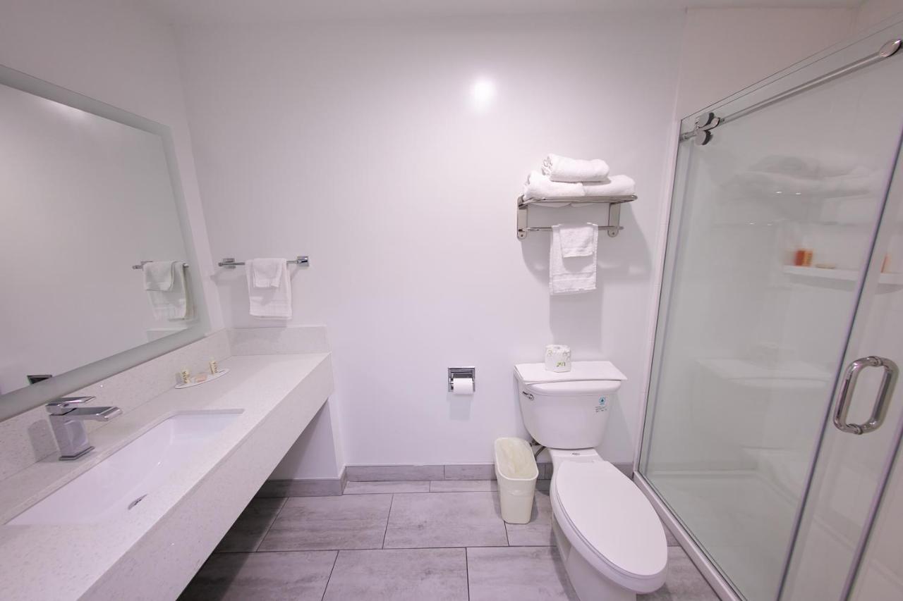 King Room - Non-Smoking at Travelodge Inn & Suites by Wyndham West Covina