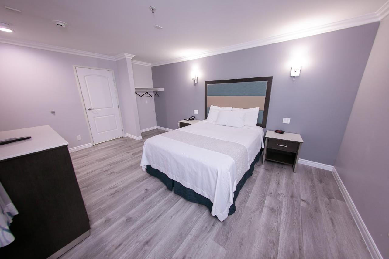 | Travelodge Inn & Suites by Wyndham West Covina