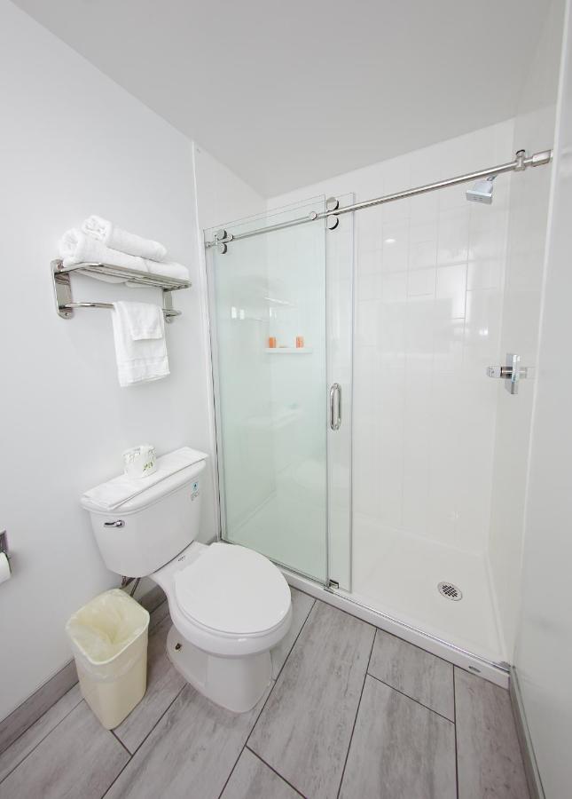| Travelodge Inn & Suites by Wyndham West Covina